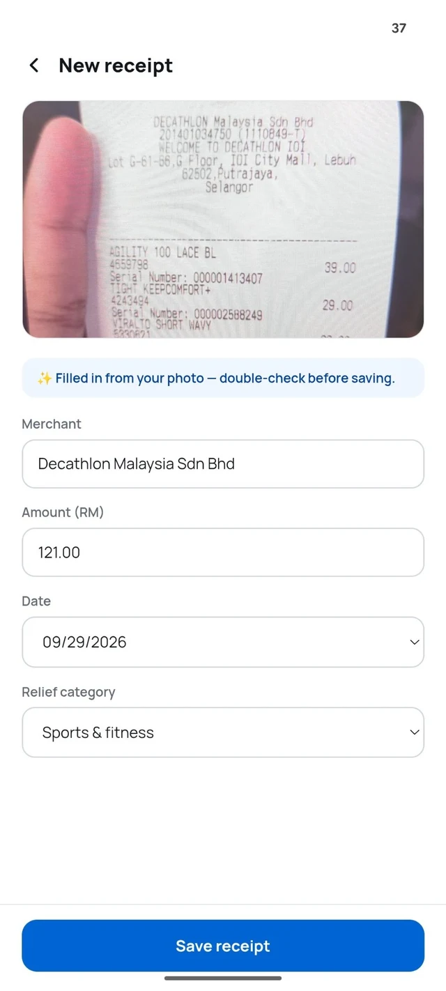 Refundku new receipt form auto-filled from a photo of a Decathlon receipt